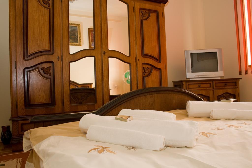 Pension Mellis Cluj Napoca Ξενοδοχείο Εξωτερικό φωτογραφία